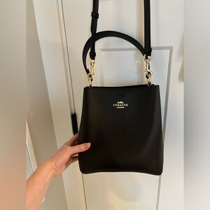 Coach Bucket Bag in Black Leather, excellent condition, no signs of wear.